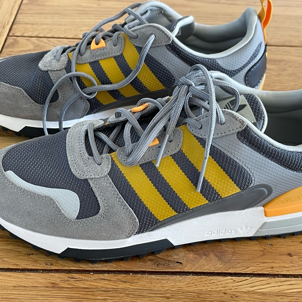 Adidas Tennis Shoes